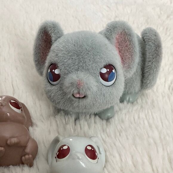 Little Live Pets Mama Surprise Lil Mouse Two Babies Minis Moose Toys - Picture 5 of 6